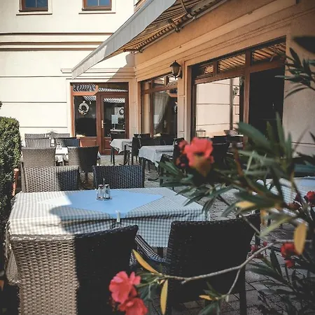 Restaurant Pansion Wien 3* Cierny Brod